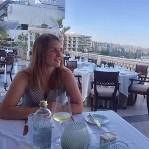 Meet your Posher, Madeleine